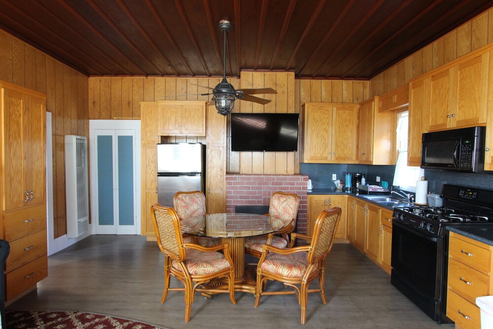 Edgewater Beach Inn - photo 15