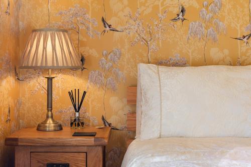 The Bell Lodge — 4-Star Luxury Hotel in Sandown, United Kingdom