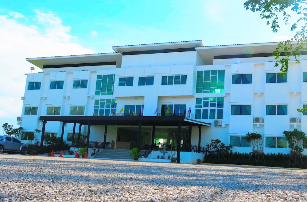 Kosit One Hotel - carbon neutral hotel in Bueng Sam Phan