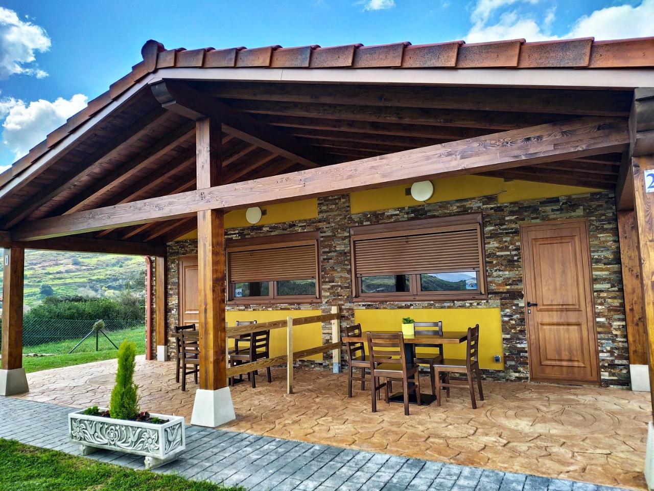 Apartamentos El Prau — 4-Star Luxury Hotel in Santillana, Spain