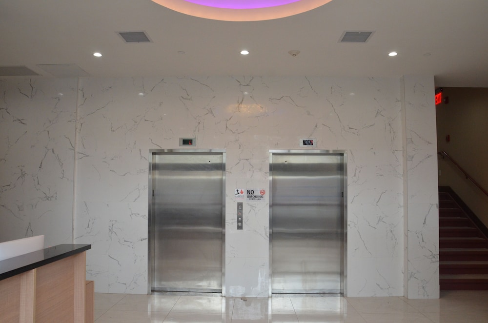 Lic Plaza Hotel - photo 4