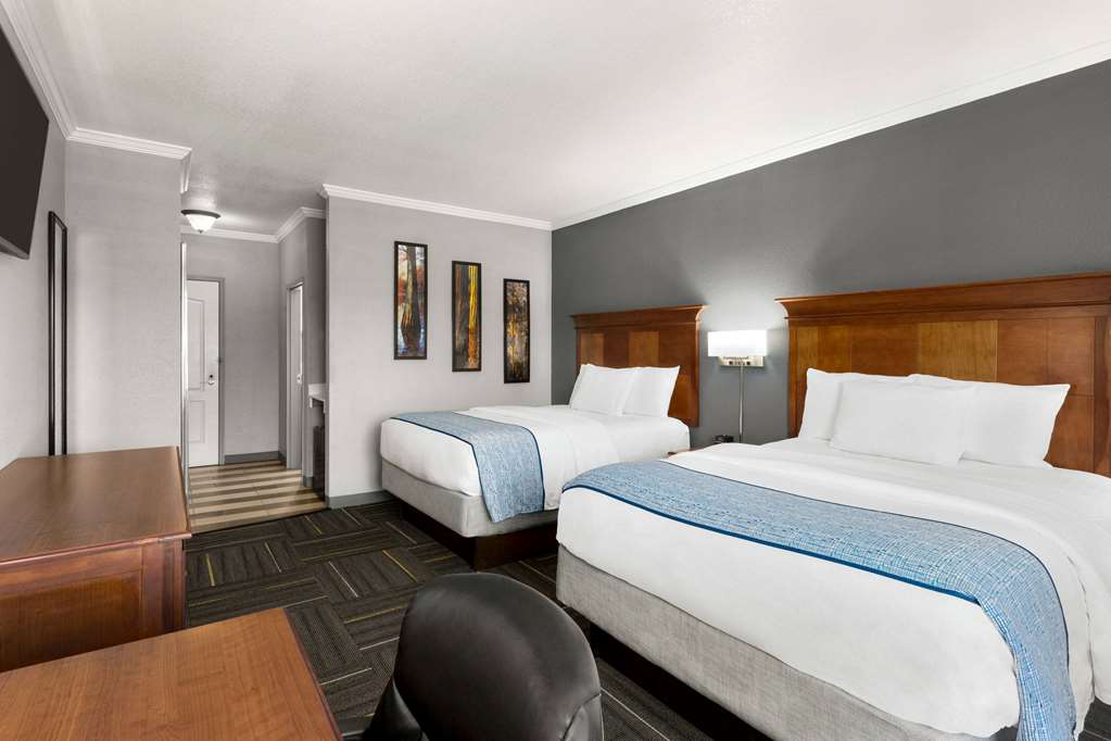 La Quinta Inn & Suites by Wyndham Dublin - photo 19