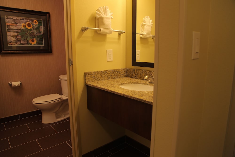 Little Missouri Inn & Suites New Town - photo 13