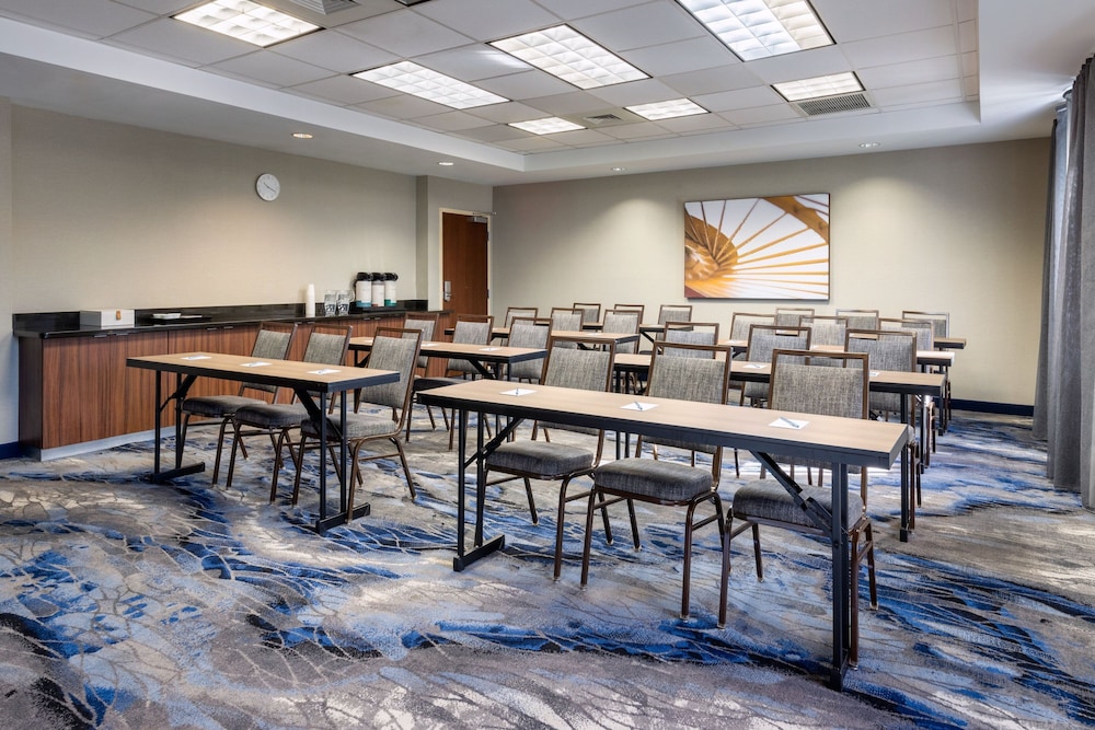 Fairfield Inn & Suites by Marriott Smithfield Selma I 95 - photo 39