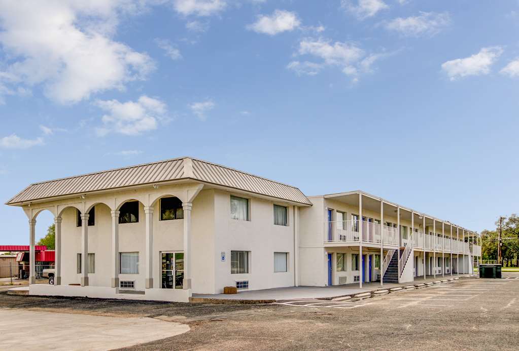 Motel 6 Waco Lacy Lakeview - photo 3