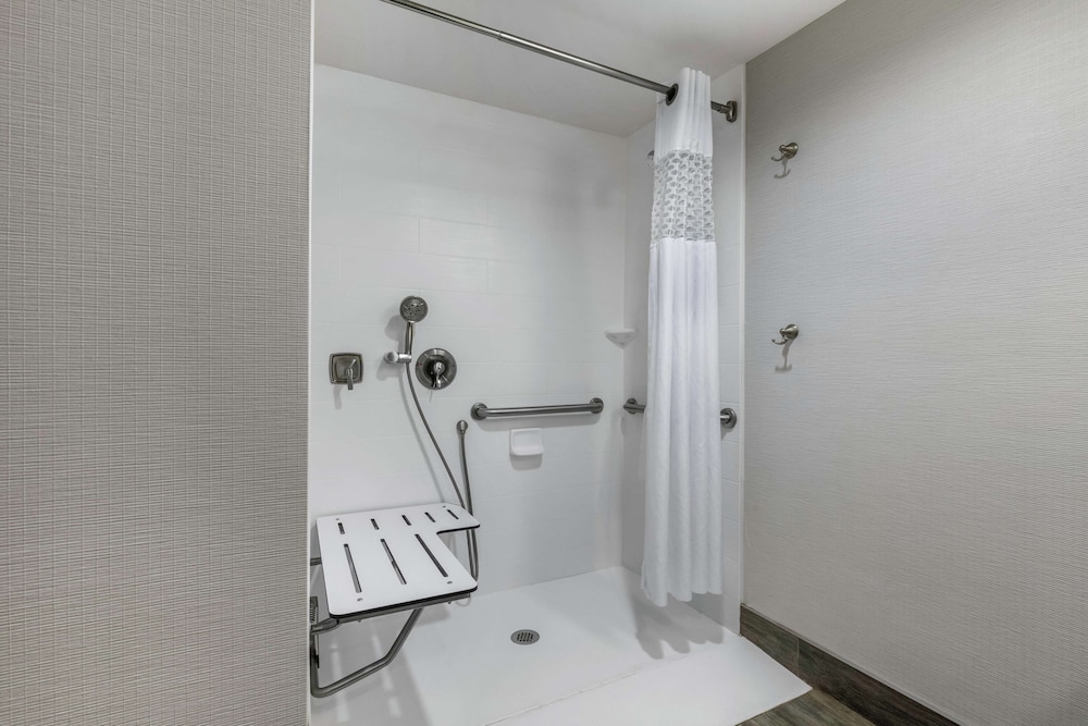 Hampton Inn & Suites Columbus - photo 37