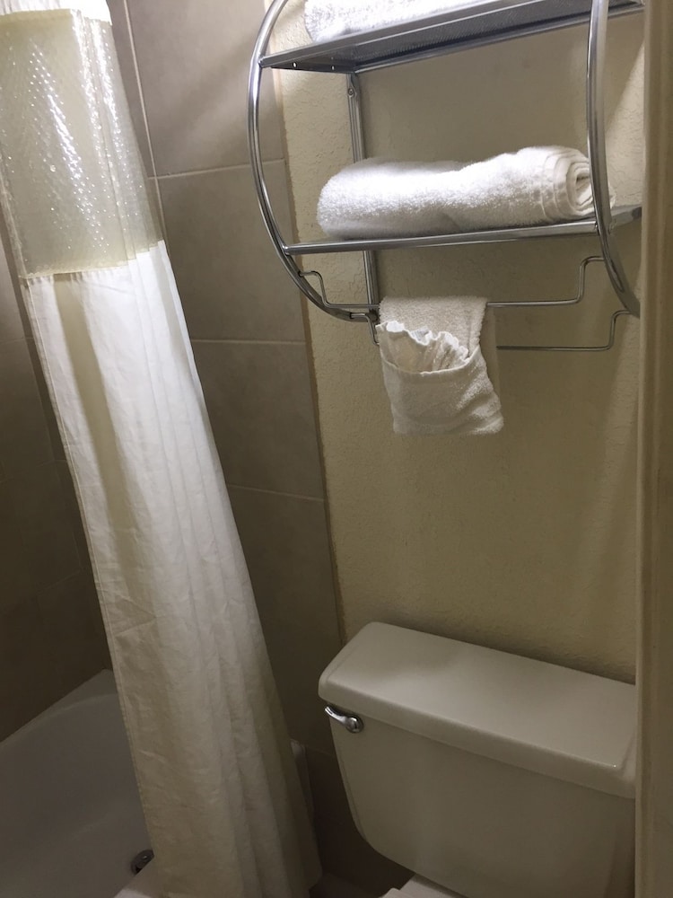 Farmington Inn - photo 7