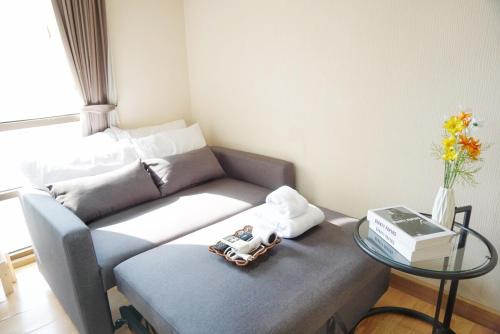 Executive Suite 1BR and Sofa Bed 150m to Nana BTS