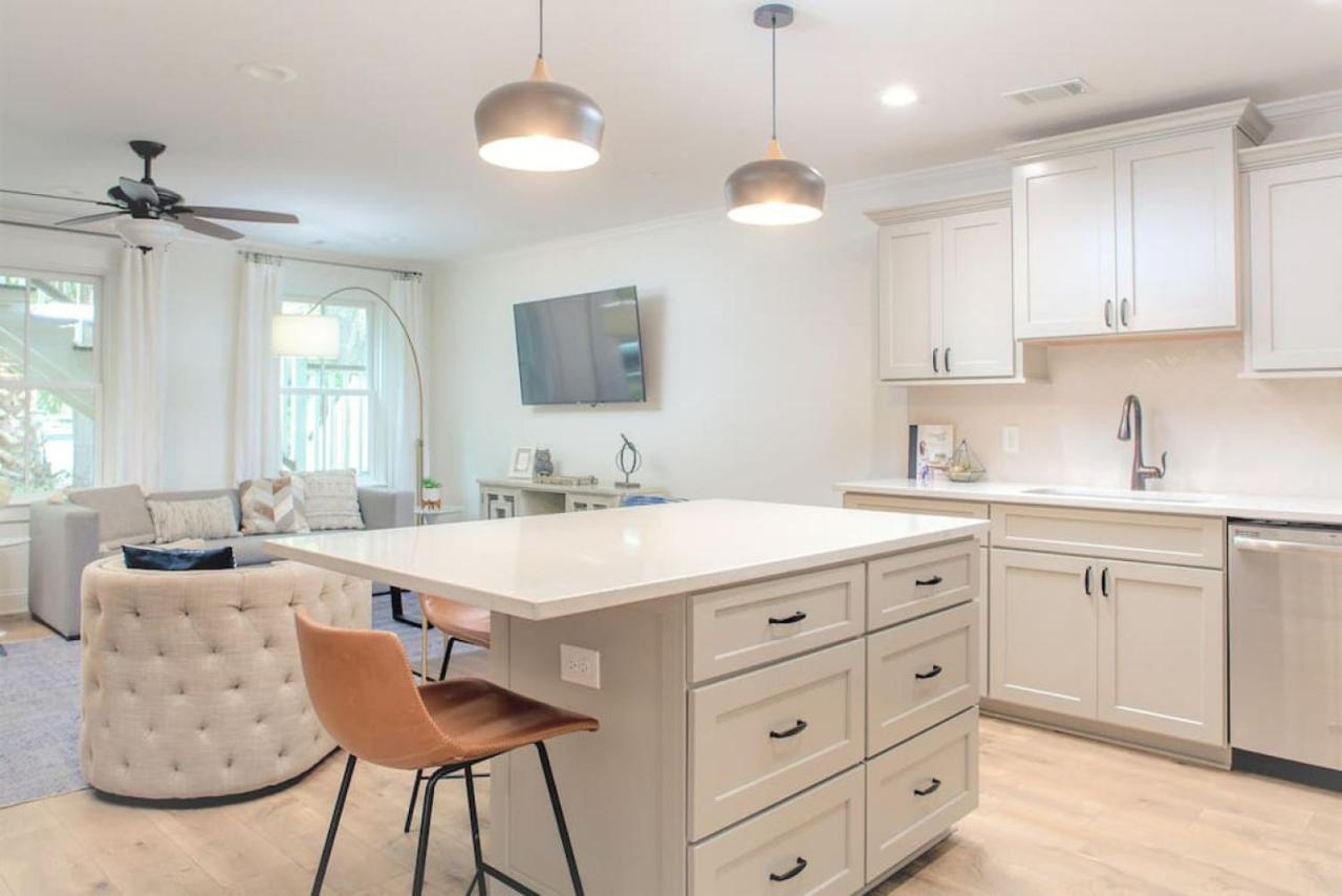 Magnolia Garden Ground Level Easy Parking in Savannah, United States