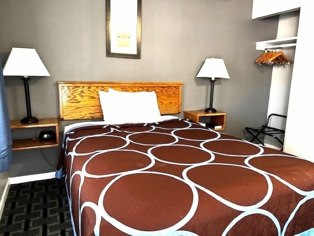 Hawkeye Motel - photo 6
