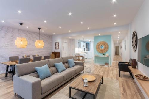 ABANDO II apartment by Aston Rentals — 4-Star Luxury Hotel in Bilbao, Spain