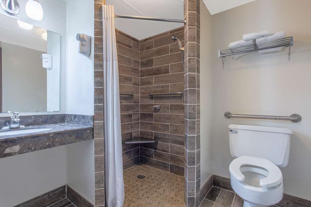 Days Inn by Wyndham Fond du Lac - photo 6