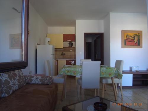 Apartmani MW Zuti apartman — 4-Star Luxury Hotel in Baska, Croatia