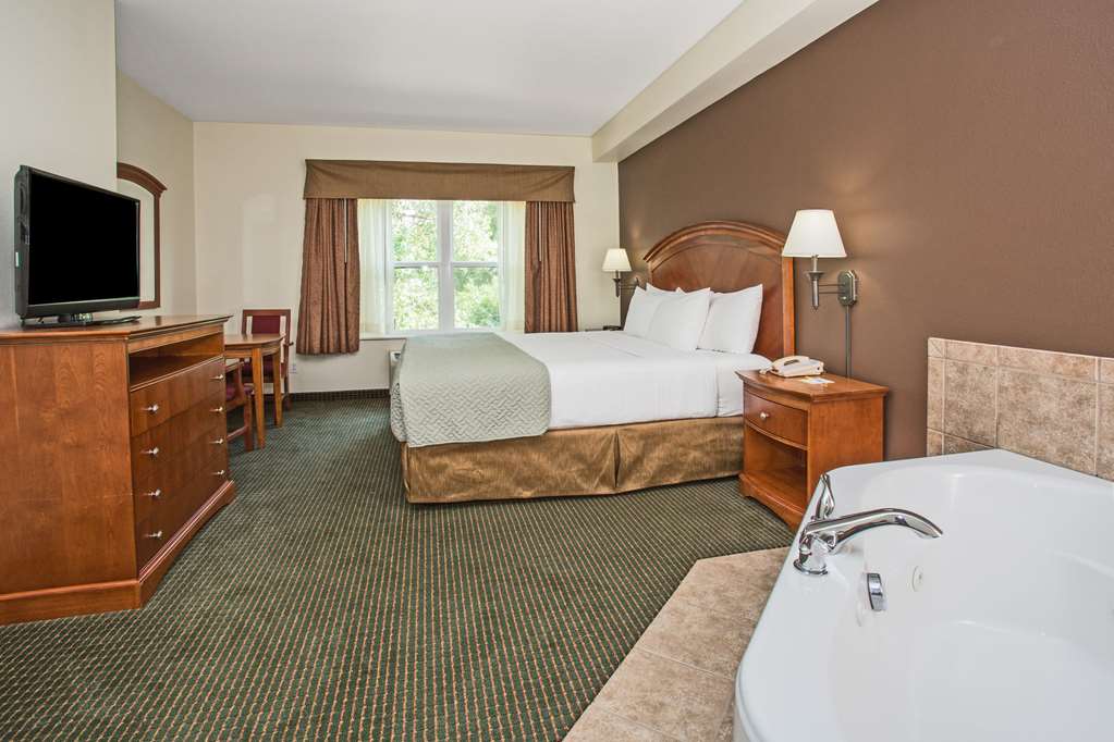 Days Inn by Wyndham Manitou Springs - photo 13