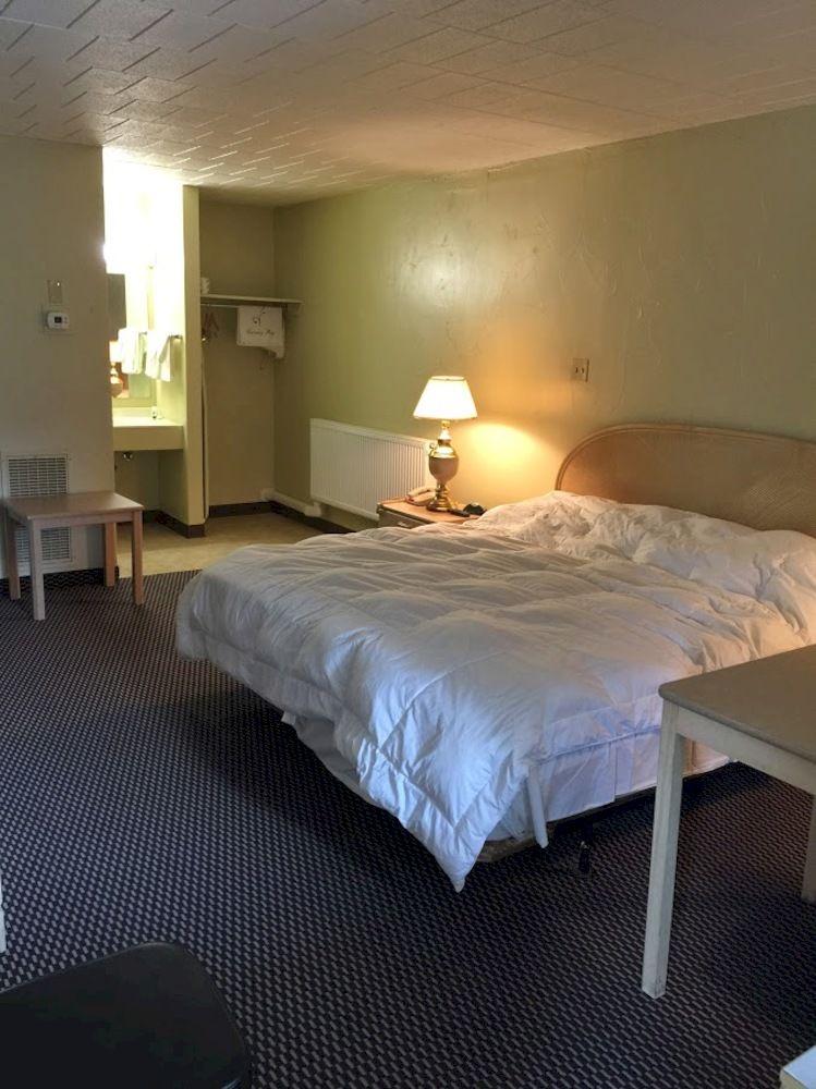 Knights Inn Johnstown - photo 17
