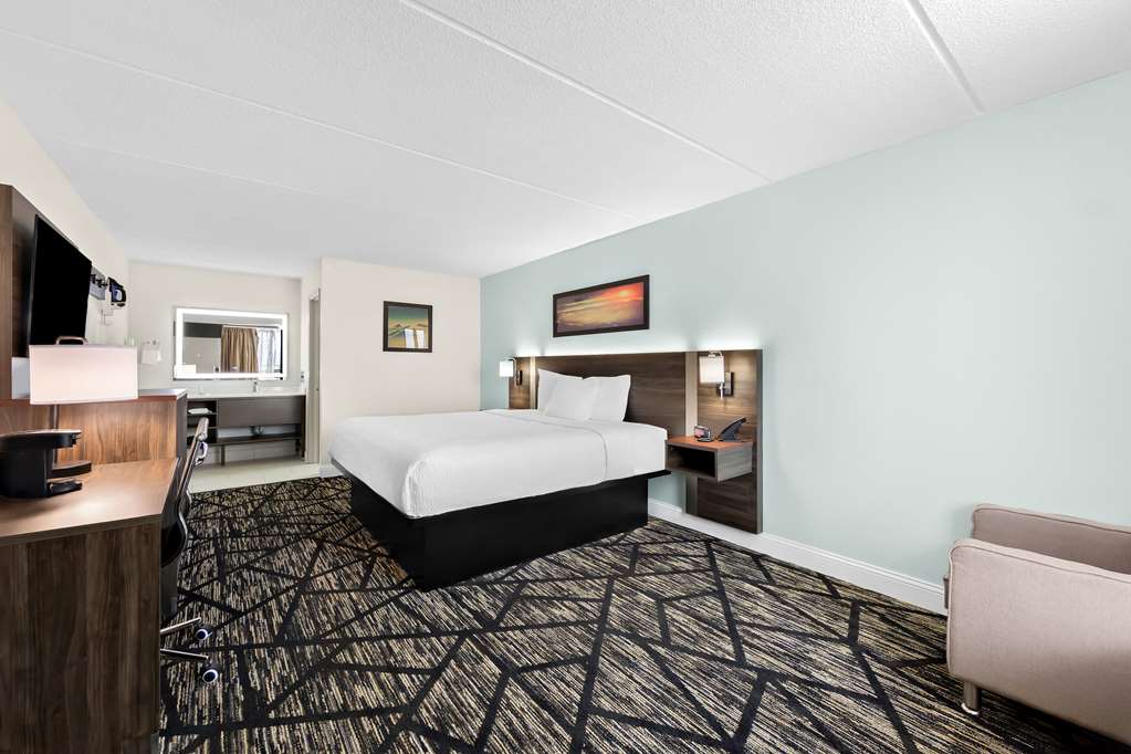 Clarion Inn & Suites near the Leconte Center Pigeon Forge - photo 11