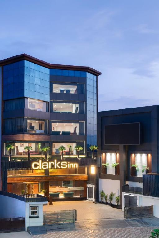 Clarks Inn Basti — 4-Star Luxury Hotel in Basti, India