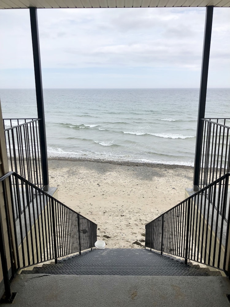 Atlantic Oceanfront Hotel - photo 52
