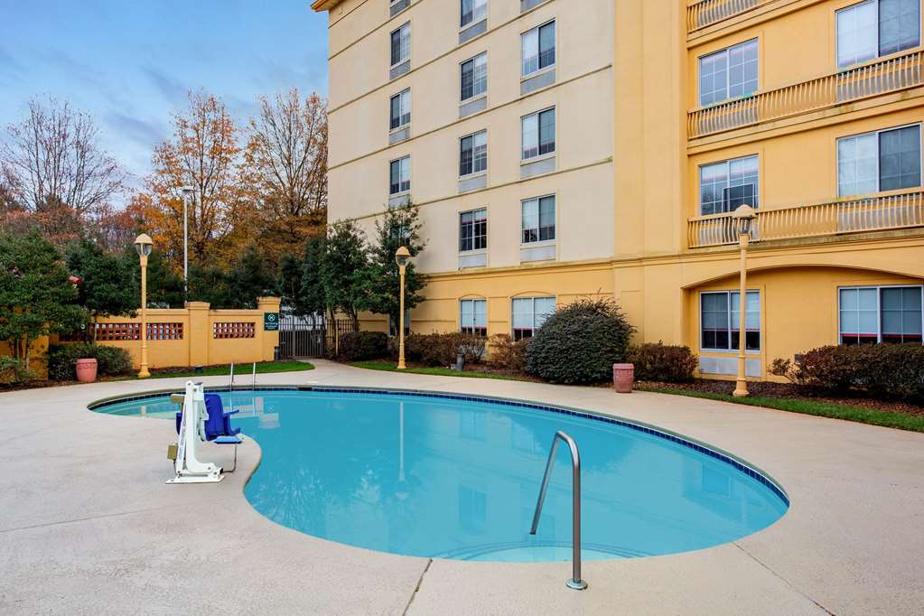 La Quinta Inn & Suites by Wyndham Raleigh Durham Southpoint - photo 11