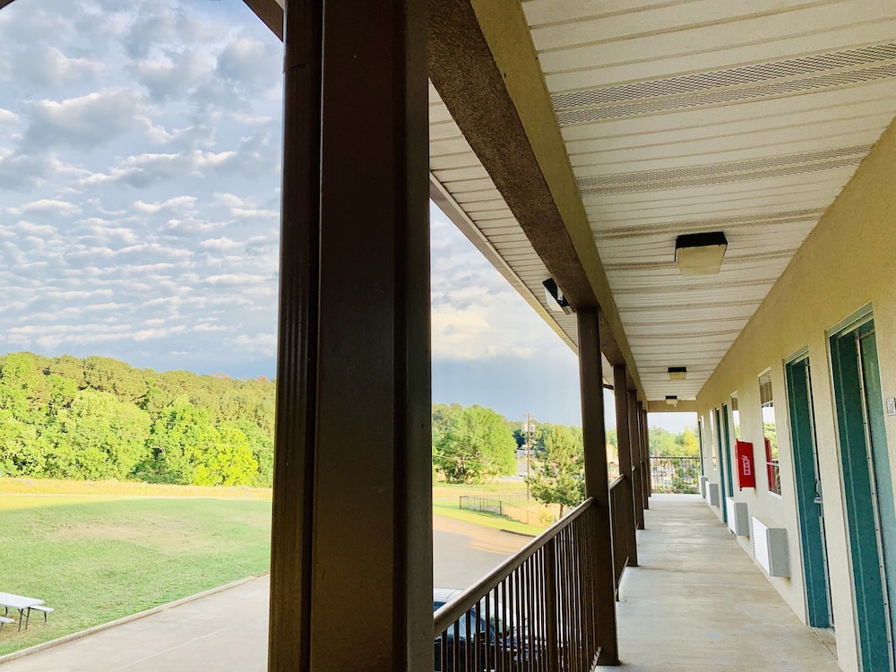 Weston Inn & Suites - photo 45