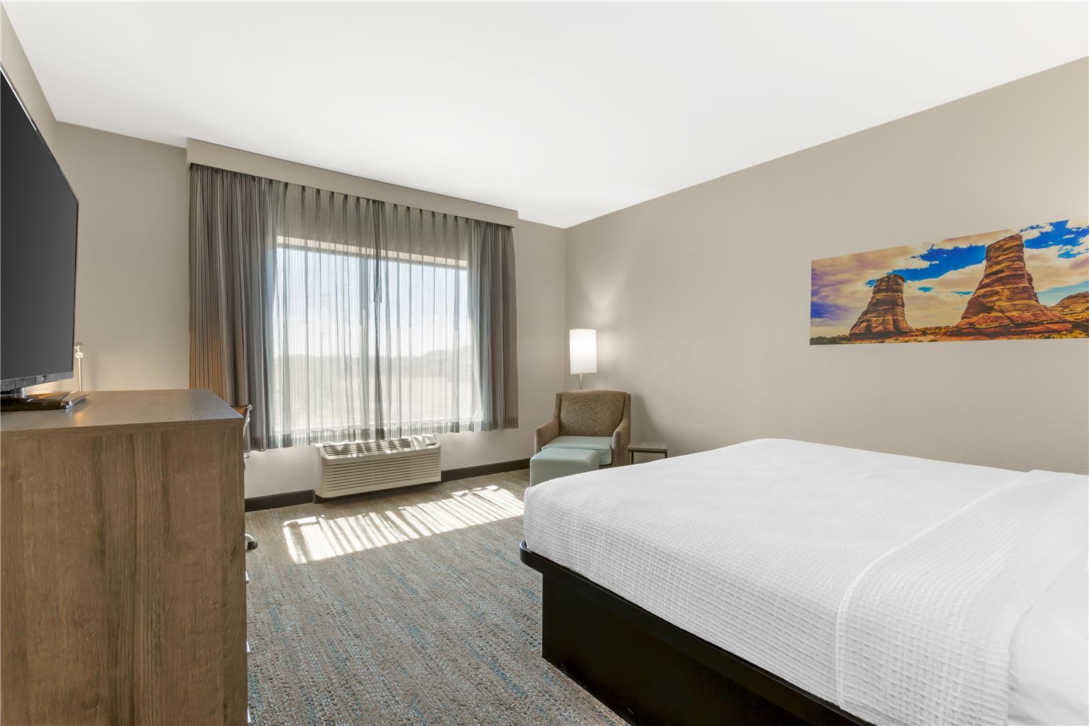 Super 8 by Wyndham Greensboro Coliseum Conv. - photo 47