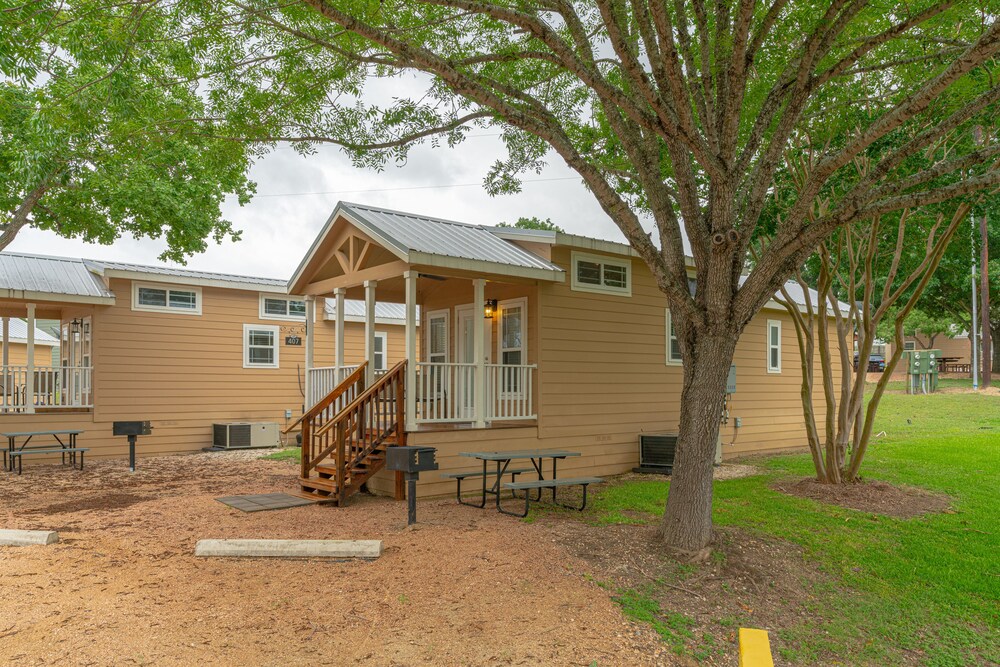 Sun Retreats Texas Hill Country - photo 23
