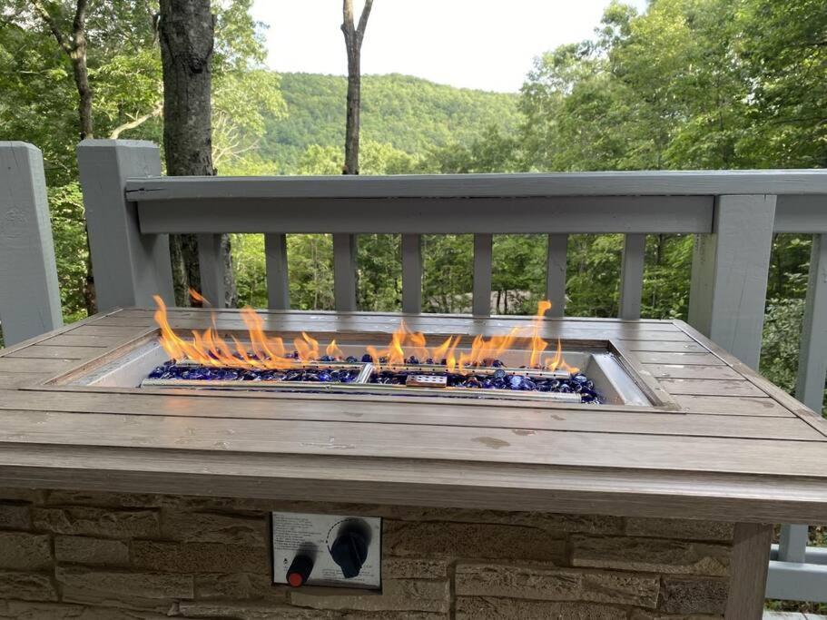 Montreat Round House mountain views renovated — 4-Star Luxury Hotel in Black Mountain, United States