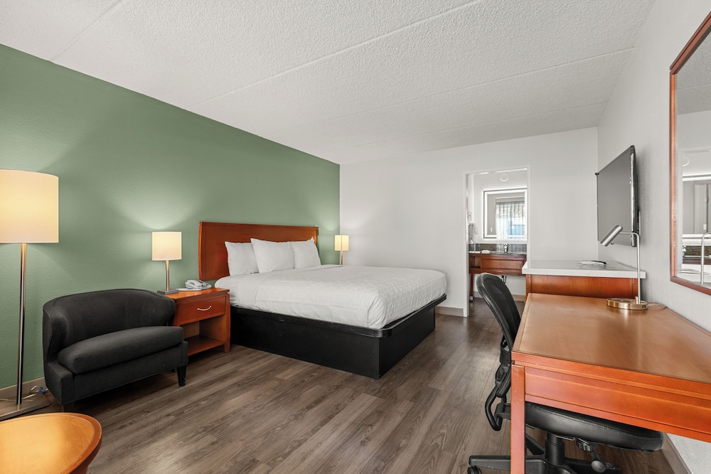 Vagabond Inn Executive Old Town - photo 11