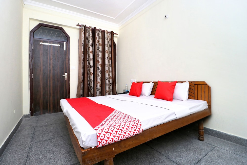 OYO 29193 Amrit Guest House