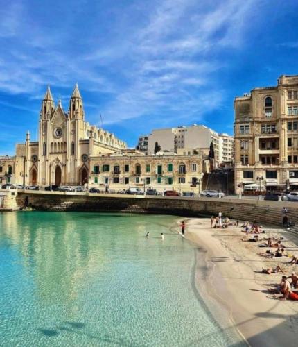 Cozy Private room in central of Malta in Sliema, Malta