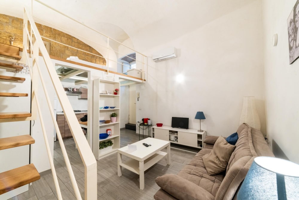 Vico Santo Spirito di Palazzo 34 — 4-Star Luxury Hotel in Naples, Italy