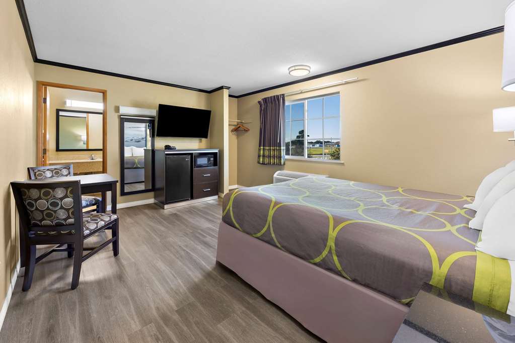 Super 8 by Wyndham Crescent City - photo 30