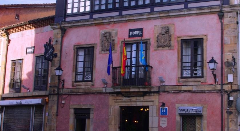 Hotel Carlos I in Villaviciosa, Spain