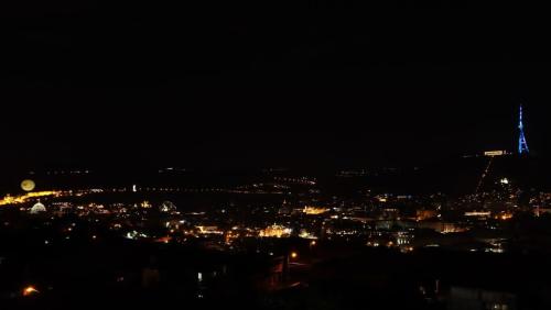 Luxurious 3BR Apartment W Stunning views
