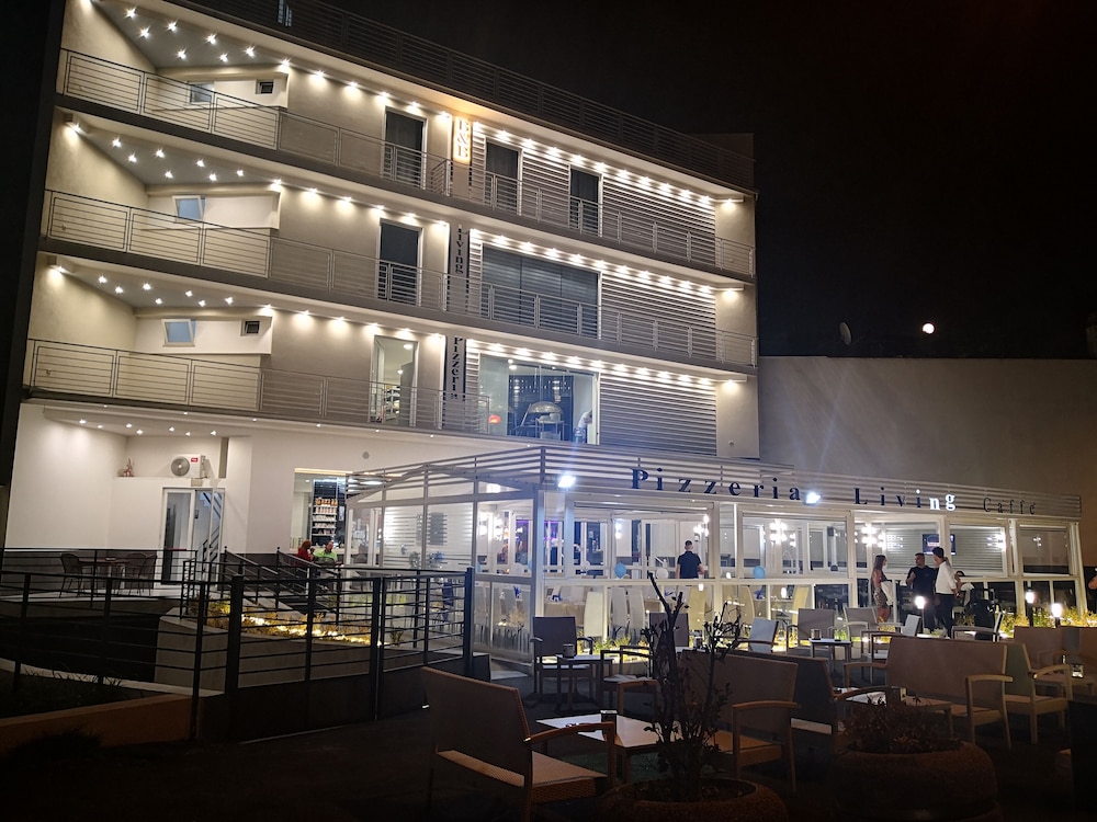 Living - carbon neutral hotel in Casoria