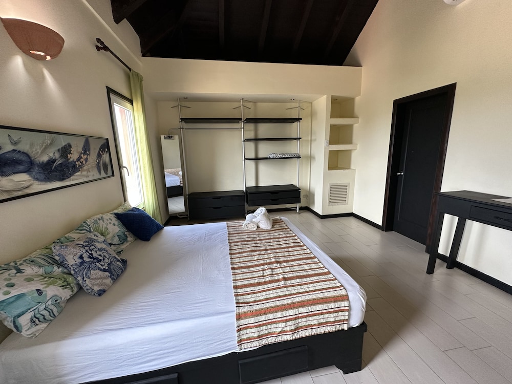 Sunset Village - carbon neutral hotel in Luperon