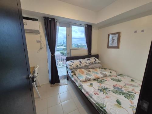 Kasara Urban Resort Elly's Pad with balcony — 4-Star Luxury Hotel in Manila, Philippines