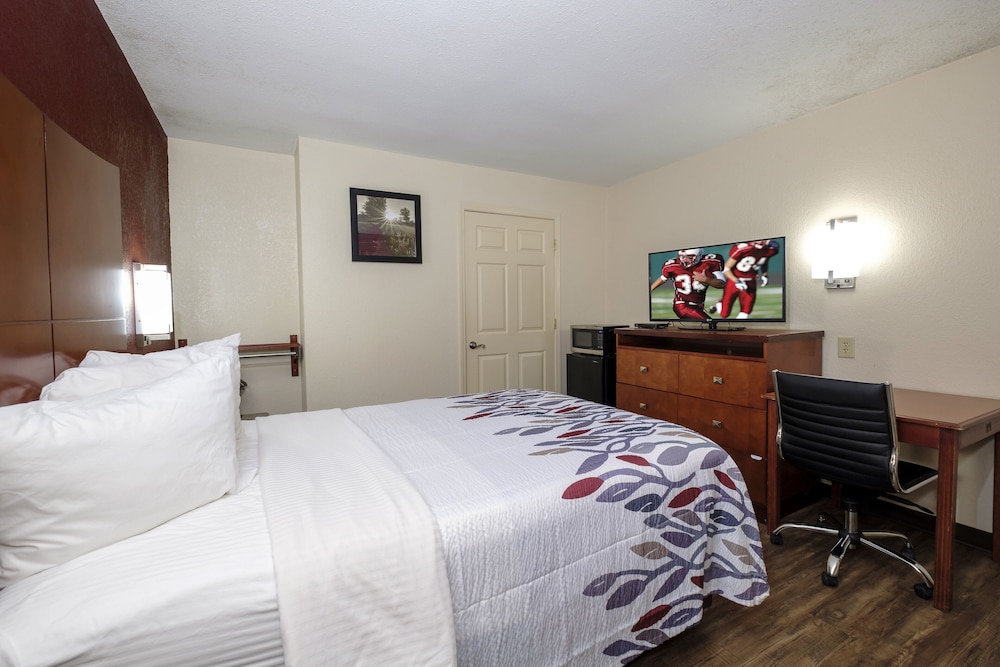 Red Roof Inn Columbus MS - photo 12