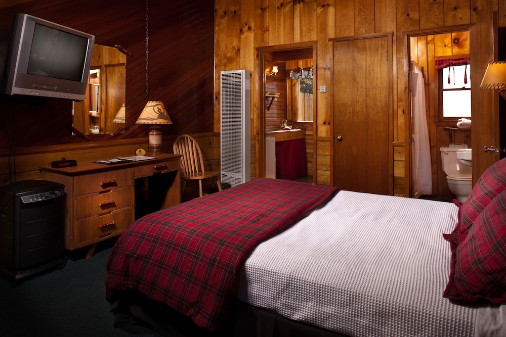 Idyllwild Bunkhouse - photo 13