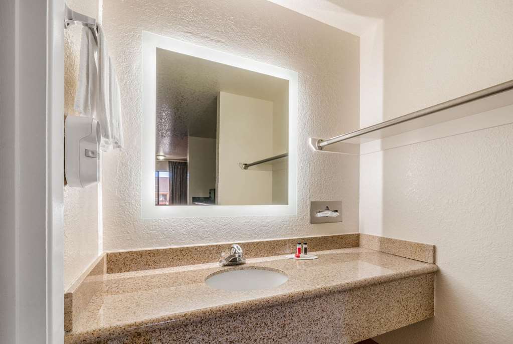 Howard Johnson by Wyndham Holbrook - photo 15