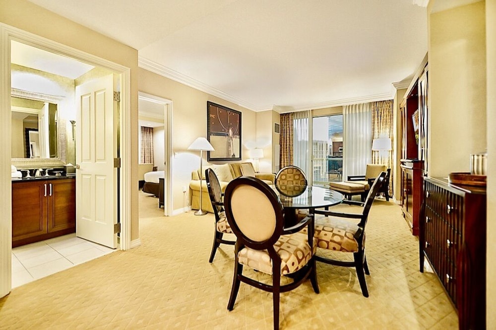 ABZ Signature Suites - photo 18