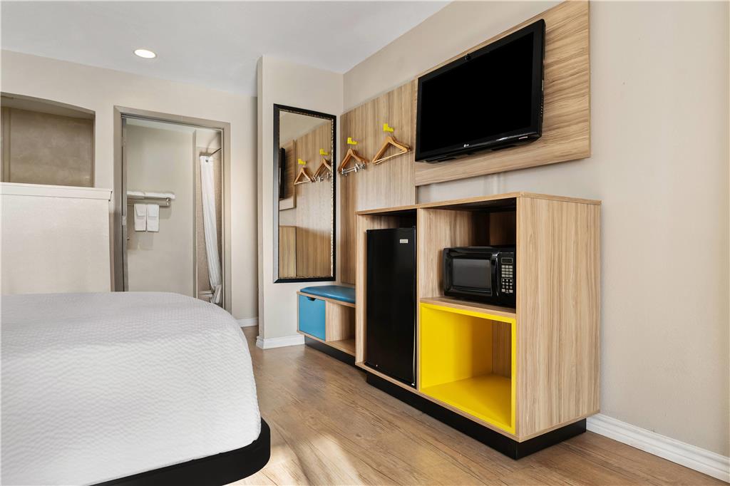 Days Inn by Wyndham Nacogdoches SFA University Downtown - photo 32