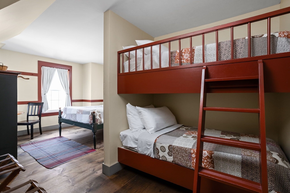 Artists Colony Inn & Restaurant - photo 15