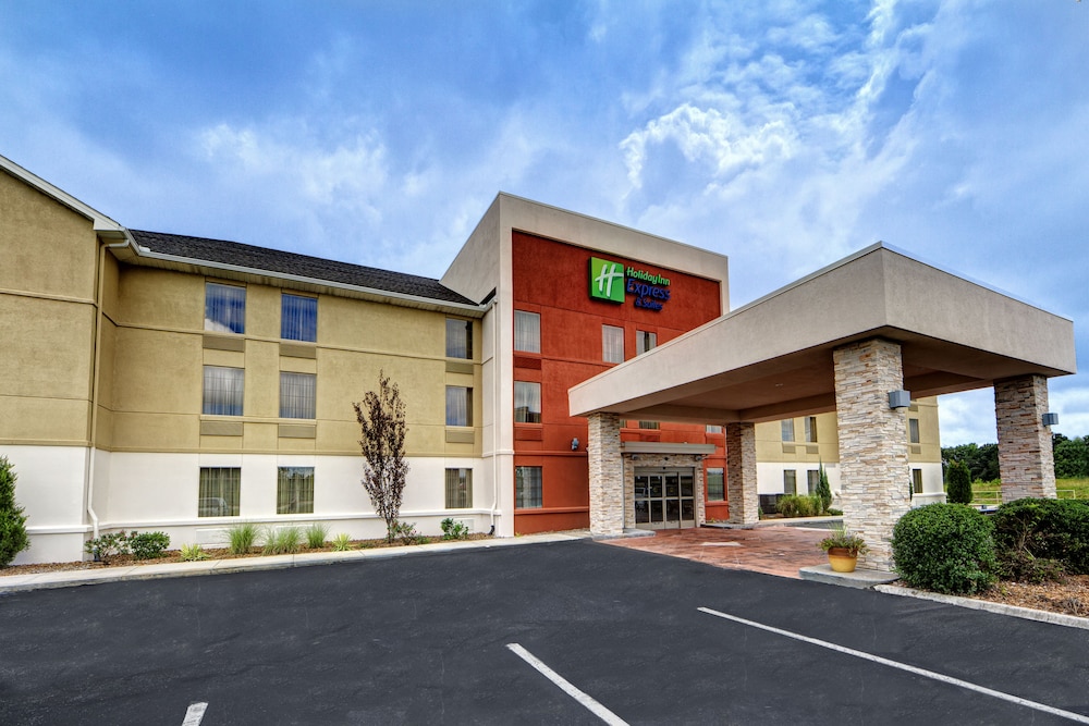 Holiday Inn Express & Suites Crossville by IHG — hotel in Crossville