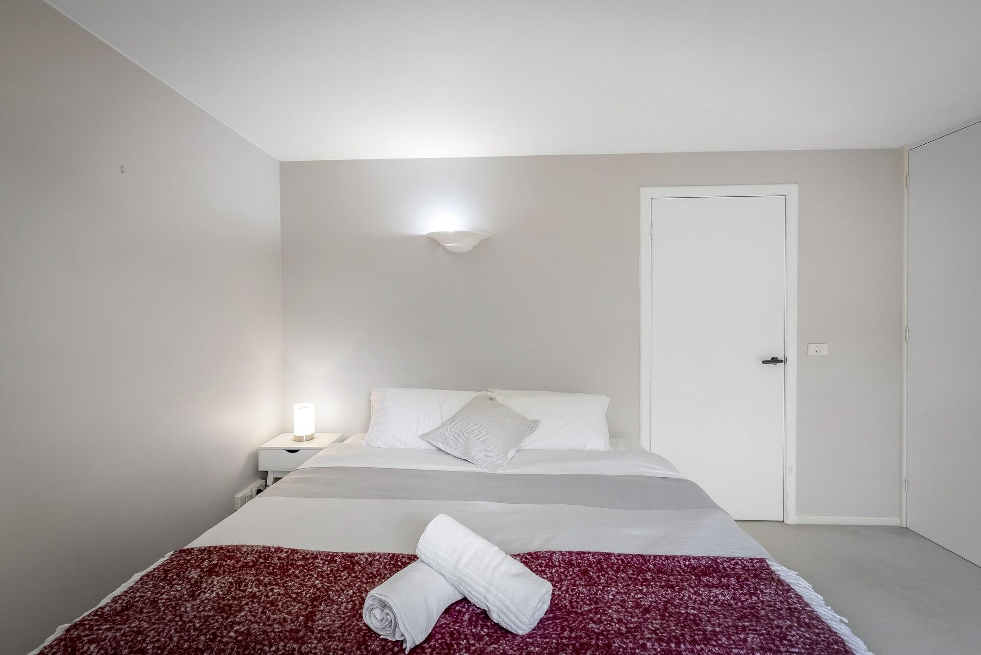 Bella Vista Large Family Home Views Forever — 4-Star Luxury Hotel in Bellerive, Australia