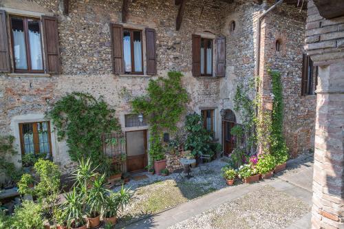 La Locanda della Torre Foresteria Lombarda — 4-Star Luxury Hotel in Medolago, Italy