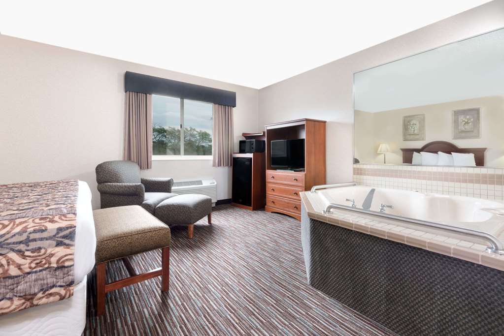 Baymont by Wyndham Columbus Rickenbacker - photo 15