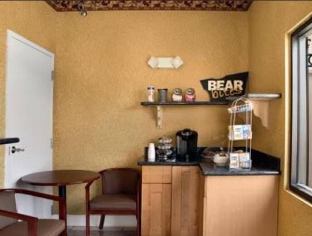 Best Way Inn & Suites - photo 12