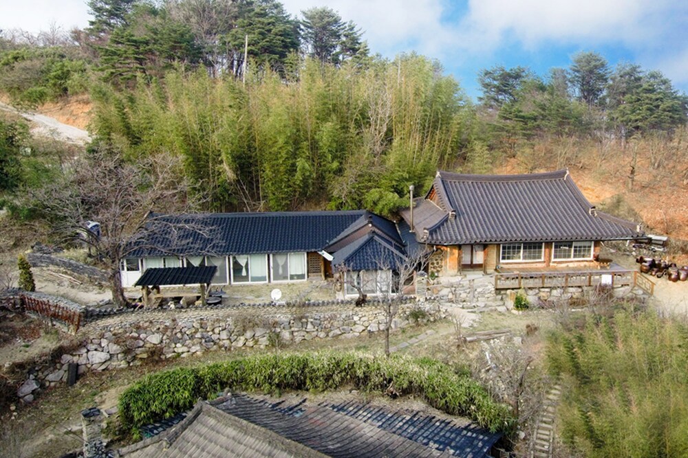 Gyeongju Seokgulam Pension — 4-Star Luxury Hotel in Gyeongju, South Korea