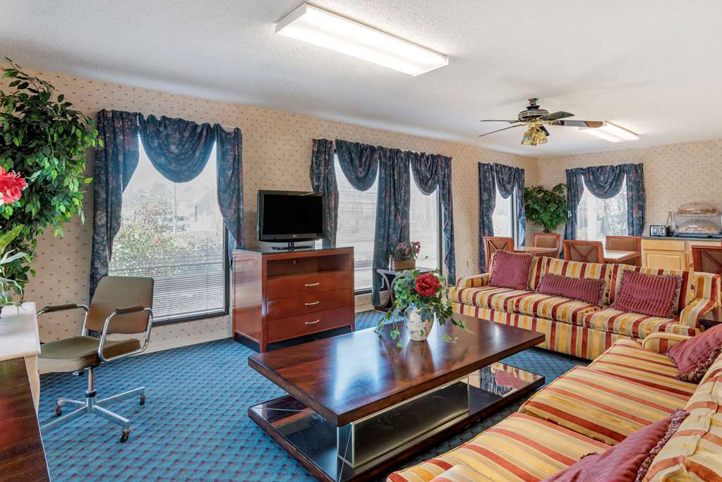 Econo Lodge Pearl Jackson - photo 6
